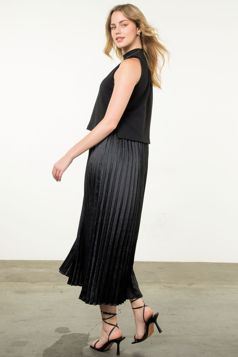 PLEATED SKIRT DRESS